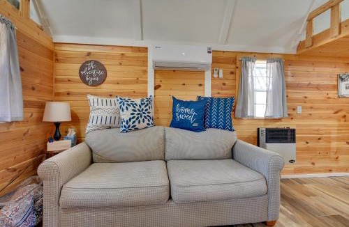 Austinville Apartment | Cabin on River’s Edge Trail in Steamboat Rock!