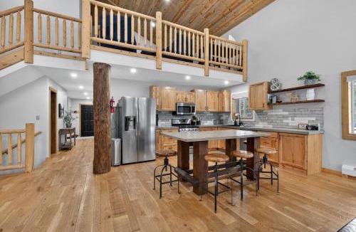Island Park House | Cabin on The Rocks - Luxe Cabin with Hot Tub, Game Room, Frisbee Golf