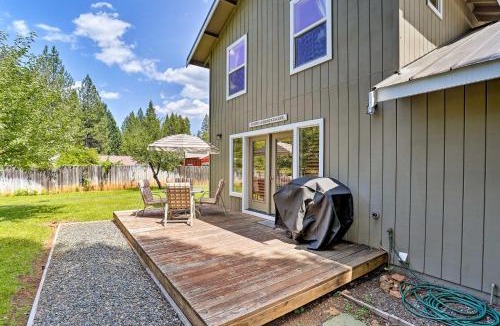 Trinity Center House | Cabin w/Backyard Space - 1/2 Mi to Trinity Lake!