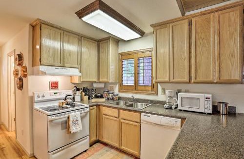 Trinity Center House | Cabin w/Backyard Space - 1/2 Mi to Trinity Lake!