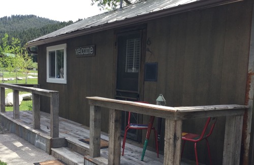 Gallatin Gateway Cabin | Cabin with Kitchenette sleeps up to 4. 22 miles from ski resorts.