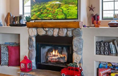 Heber House | Cabin with Wild Horses, Fireplace, Dog Friendly & StarLink