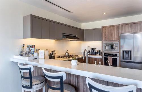 Ildefonso Green House | Cabo Penthouse Rooftop Pool Walk to Marina