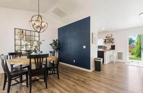 Caldwell House | Caldwell Lux Getaway! Large Family Friendly Home