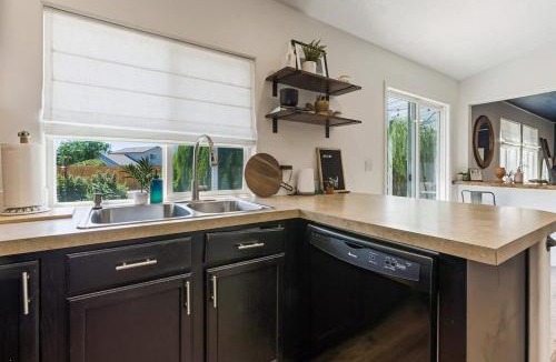 Caldwell House | Caldwell Lux Getaway! Large Family Friendly Home