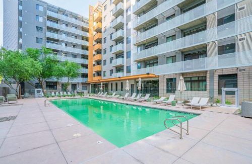 Evans Churchill Apartment | Calm 2BD - Central DT - Gym, Pool, Parking - Sleep 8
