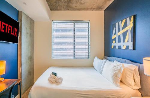 Evans Churchill Apartment | Calm 2BD - Central DT - Gym, Pool, Parking - Sleep 8