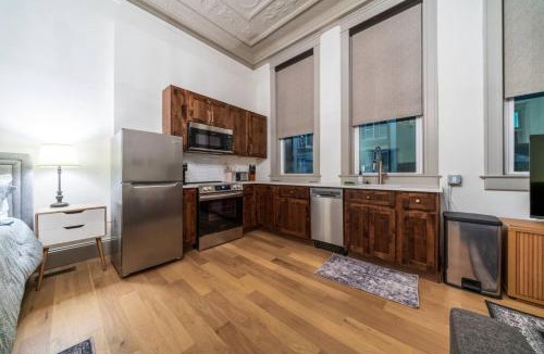 Sedalia Apartment | Candlestick Suite