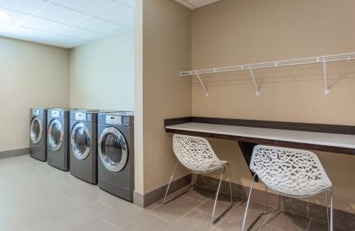 Davenport Hotel | Candlewood Suites - Davenport by IHG