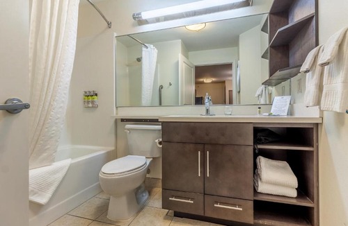 Lincoln Hotel | Candlewood Suites Lincoln by IHG