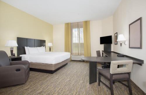 Longmont Hotel | Candlewood Suites Longmont - Boulder Area by IHG