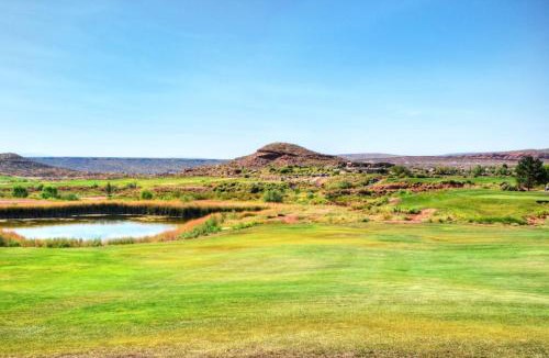 St. George House | Canyon Cove at Coral Ridge 4239 Golf Course, and Sand Hollow Reservoir