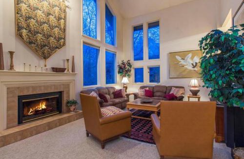 Cottonwood Heights Apartment | Canyon Racquet Club A-2