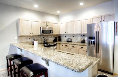 Avon House | Canyon Run Townhouse F102