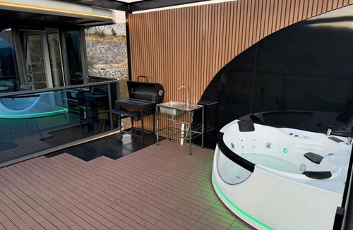 Queretaro Cabin | Capsule Mountain