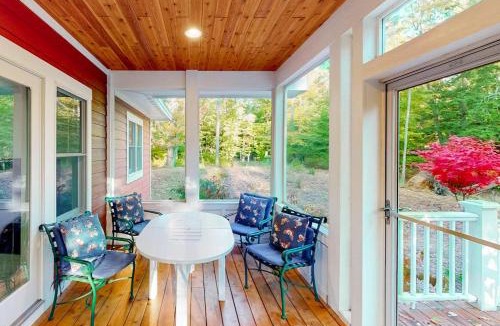Glen Arbor House | Cardinal Corner
