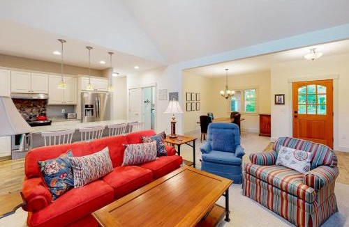Glen Arbor House | Cardinal Corner