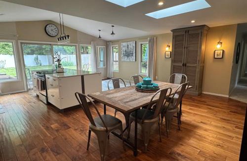 Bothell Apartment | Careys Refuge Spacious Family Friendly Retreat