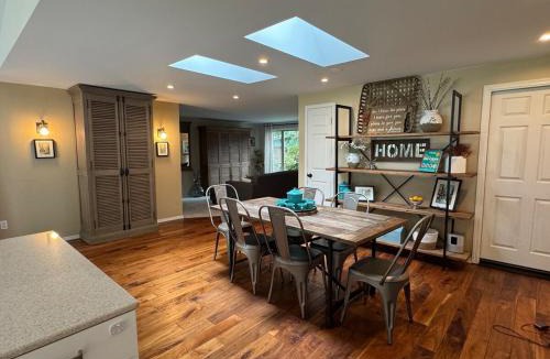 Bothell Apartment | Careys Refuge Spacious Family Friendly Retreat