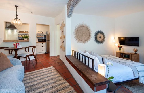 Montecito Apartment | Casa Blanca Suite B2 - Sunlit Montecito Studio Retreat with Patio