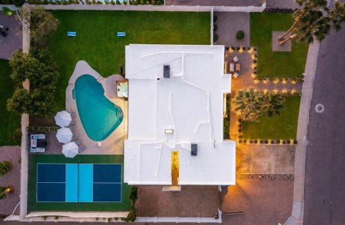 Buenavante House | Casa Brivada with Heated Pool Spa & Pickleball