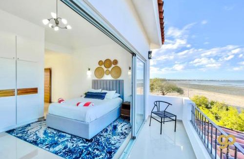 El Centenario House | Casa Caracol Beachfront and Private Pool Villa
