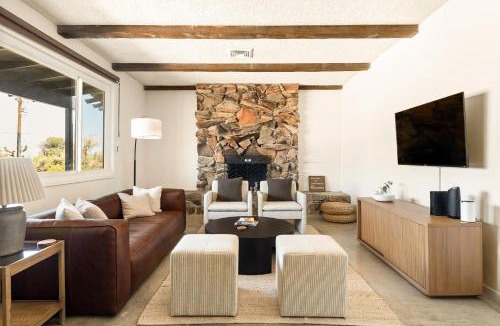 Yucca Valley House | Casa Cholla- Game Room, Hot Tub, Plunge Pool, Sauna, Hammocks