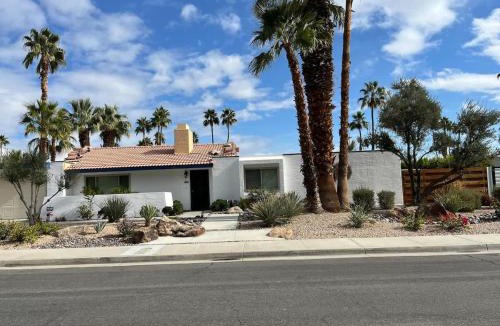 Palm Springs House | Casa de Cantera