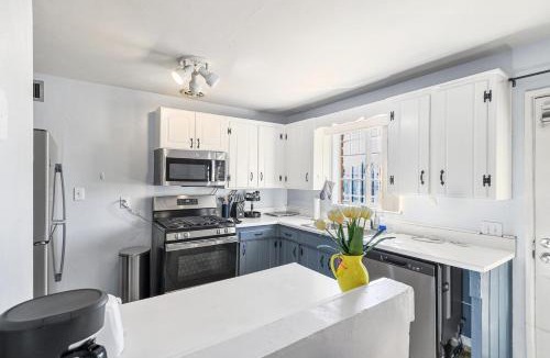 Campus Farm House | Casa Montaña - Central Tucson 3BR Accessible & Solar-Powered