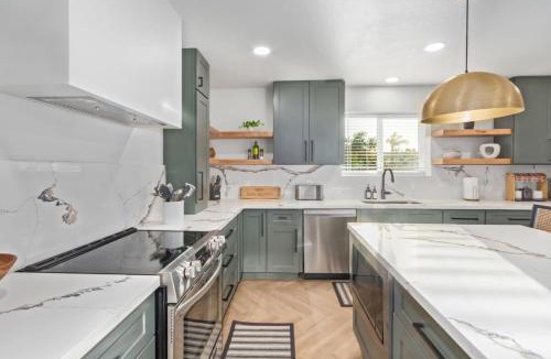 Tami Estates House | Casa Paradiso with Private Pool Firepit & Putting Green