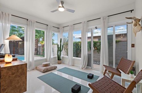 Tucson House | Casa Serena Pool Spa Putting Green & Yoga Room