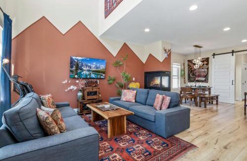 Old Town North House | Casa Tierra Walk to Old Town via Poudre River Trail