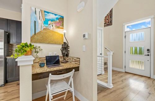 Old Town North House | Casa Tierra Walk to Old Town via Poudre River Trail