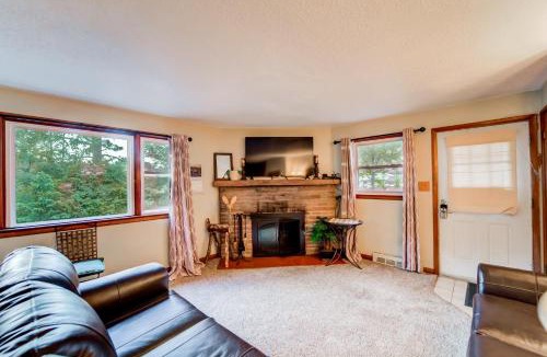 Cascade-Chipita Park Apartment | Cascade Mountain Stream