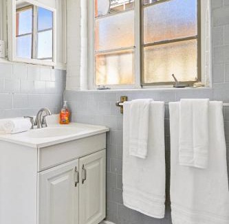 Blenman-Elm House | Casita Laguna - Blenman Elm Casita with Private Yard and Parking