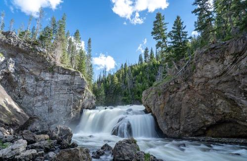 West Yellowstone Cabin | Castle in the Sky Unit Y