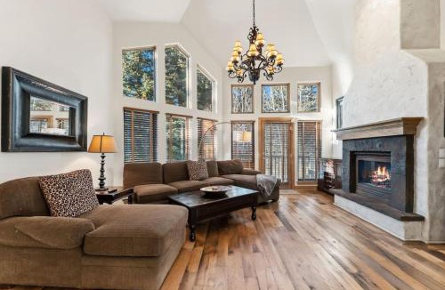 Edwards House | Castle Peak Retreat with Amenities and Ski Access