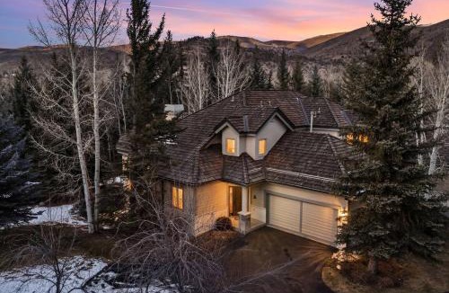 Edwards House | Castle Peak Retreat with Amenities and Ski Access