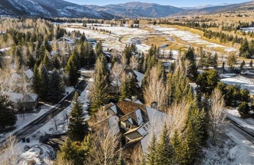 Edwards House | Castle Peak Retreat with Amenities and Ski Access