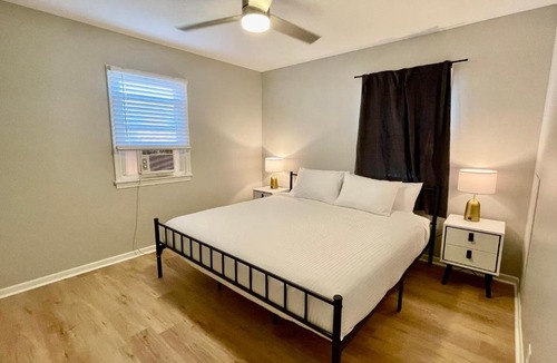 Joslyn Castle Apartment | Cathedral 1-Walking Distance to UNMC