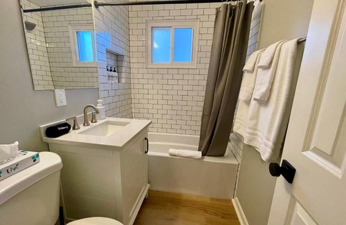 Joslyn Castle Apartment | Cathedral 10-Cozy Urban Living Near UNMC