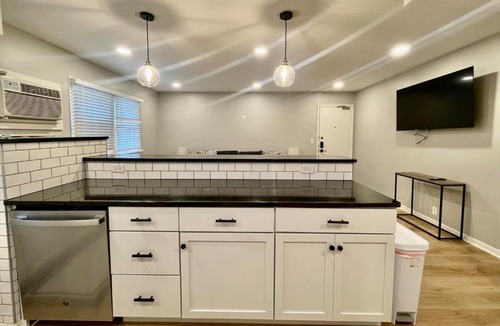 Joslyn Castle Apartment | Cathedral 5-Walking Distance to UNMC