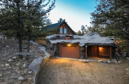 Florissant House | Cave Cabin Hot Tub Fire Pit MTN Experience