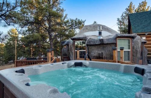 Florissant House | Cave Cabin Hot Tub Fire Pit MTN Experience