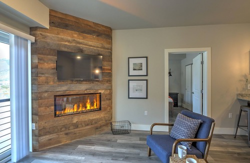Glenwood Springs Apartment | Caverns Village Condo #307, Steps from Iron Mt. Hot Spgs, Near Gondola & Downtwn