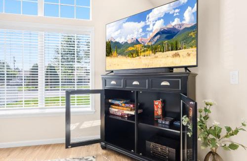 Coeur d'Alene House | CDA Getaway! King Beds, Gear Storage, RV & Trailer Parking, 1 Mile to the Lake!