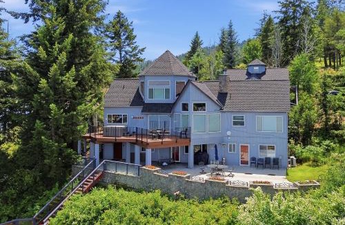 Worley House | CDA Lake Escape