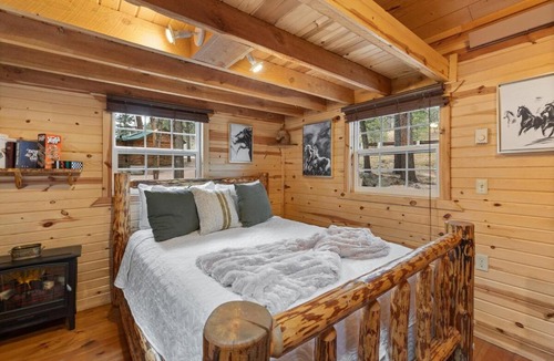 Rapid City House | Cedar Hollow Cabin- Cozy Black Hills Getaway