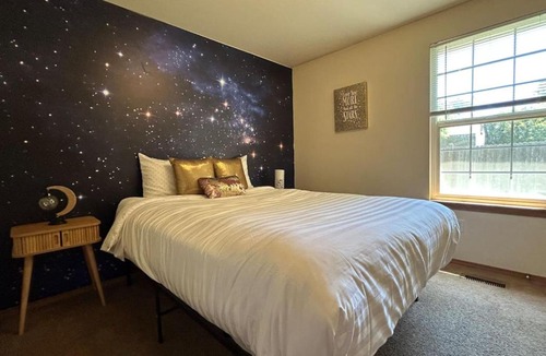 Hillcrest House | Celestial Escape
