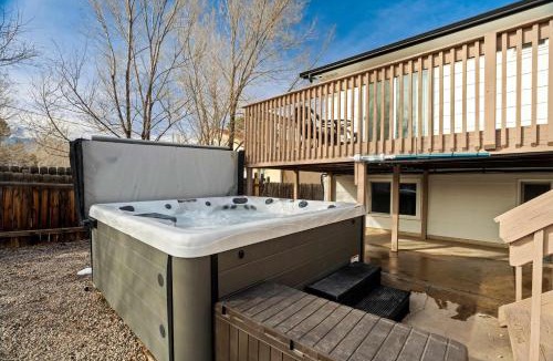 Colorado Springs House | Centennial Court Near Garden of Gods w Hot Tub